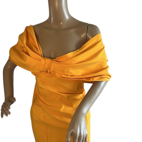 Zara dress,NWT,
Yellow floral bow ,3D, side sleeves,asymmetrical bright yellow - Picture 4 of 16